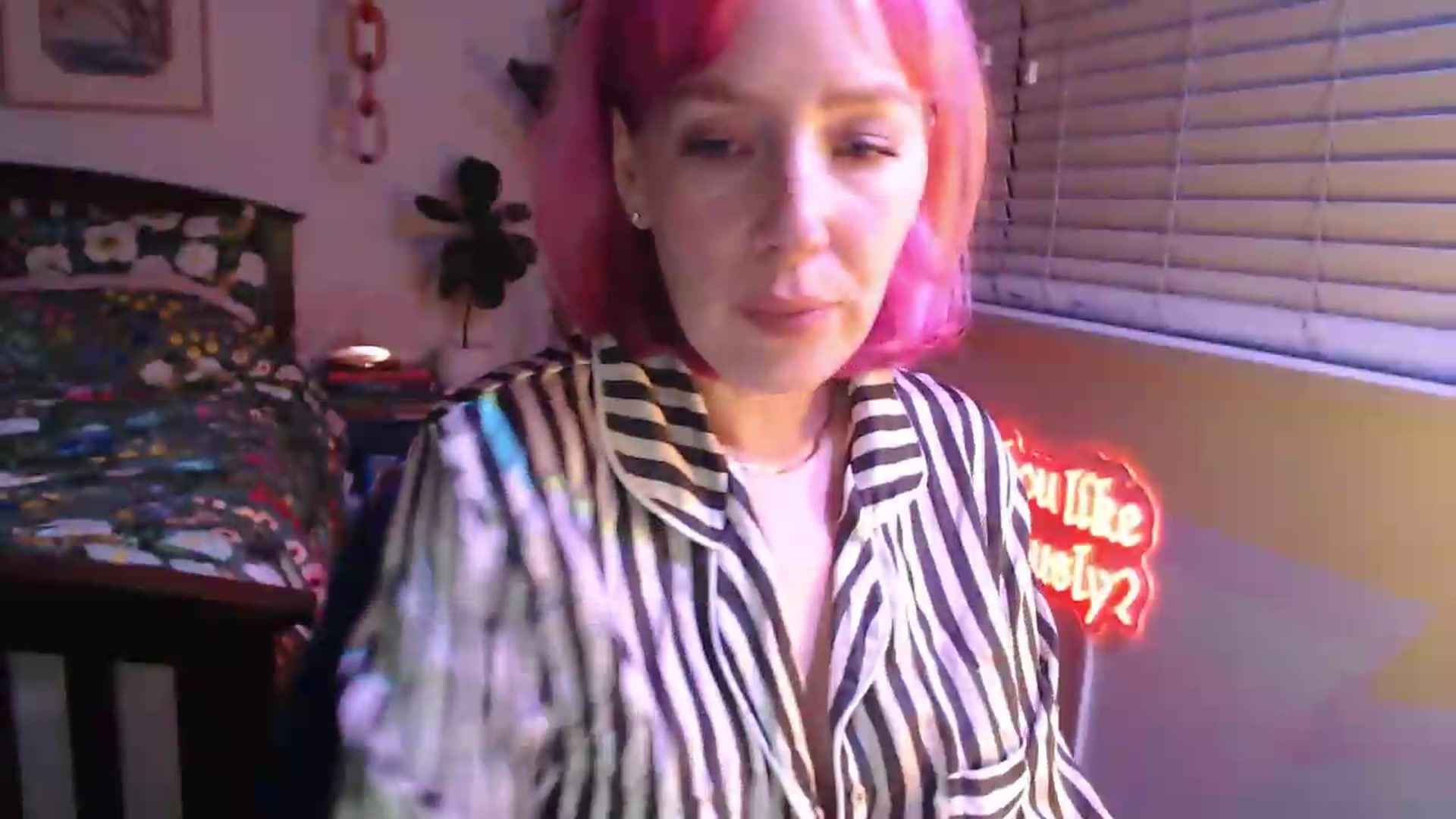 Gallery image thumbnail from NahlaHoney's myfreecams stream on, 09/24/2026, 03:59 image 16 of 20