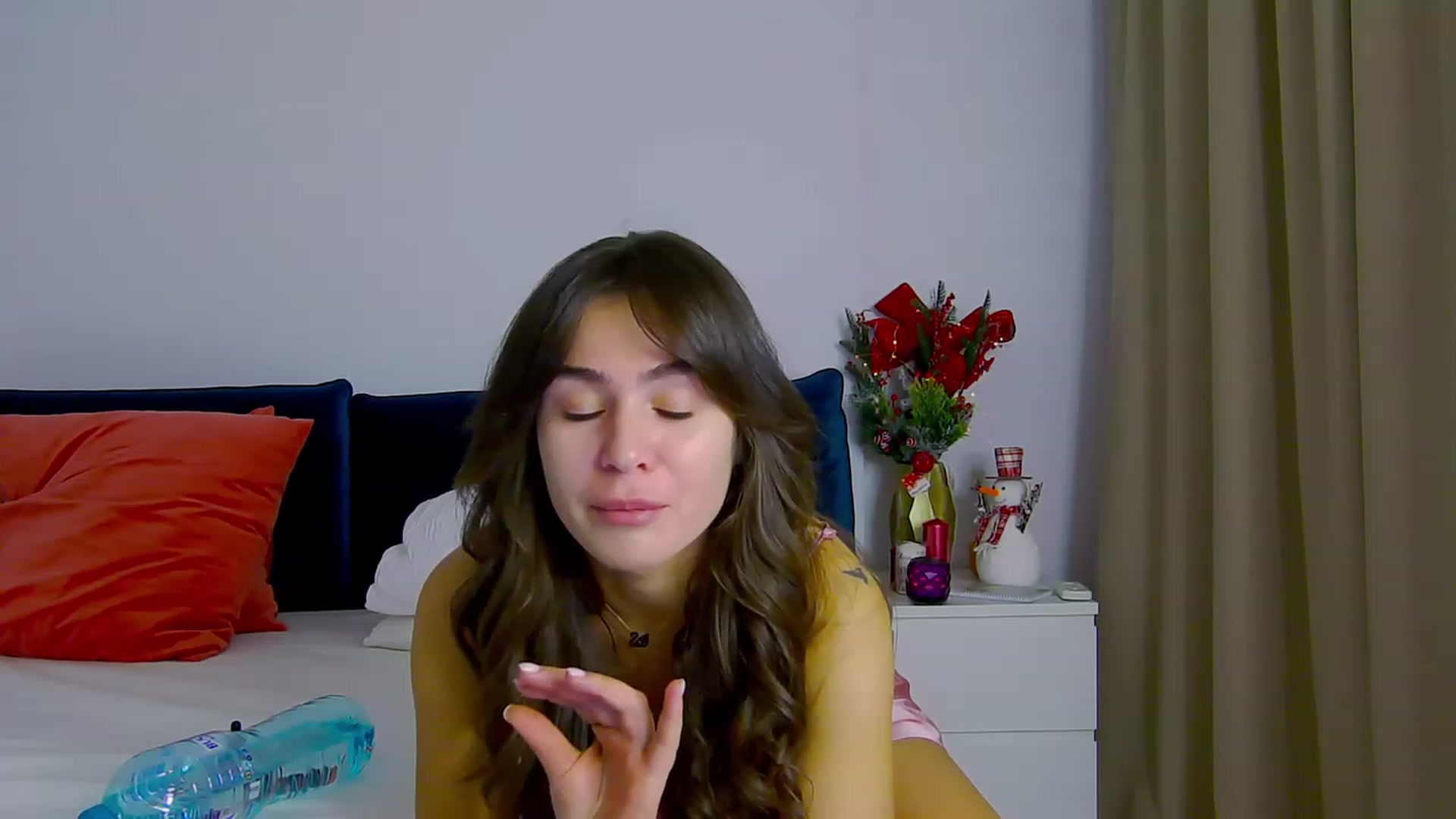 Gallery image thumbnail from NaiaSummer's myfreecams stream on, 12/12/2023, 16:17 image 9 of 20