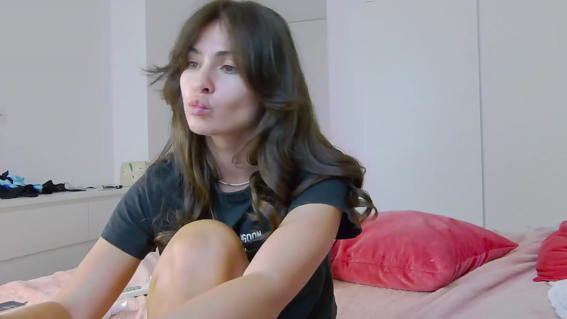 Gallery image thumbnail from NaiaaBee's myfreecams stream on, 08/09/2024, 17:11 image 15 of 20
