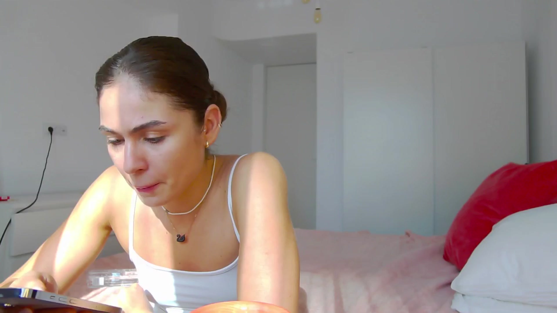 Gallery image thumbnail from NaiaaBee's myfreecams stream on, 08/15/2024, 14:42 image 8 of 20