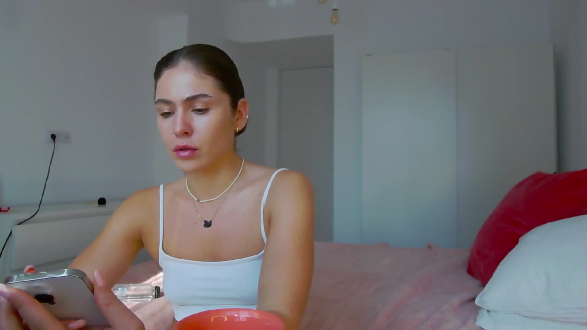Gallery image thumbnail from NaiaaBee's myfreecams stream on, 08/15/2024, 14:42 image 7 of 20