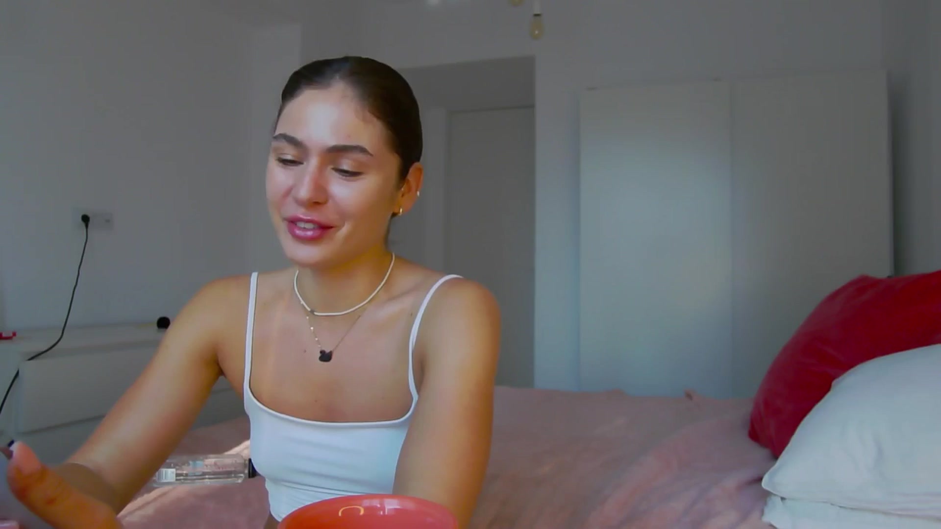 Gallery image thumbnail from NaiaaBee's myfreecams stream on, 08/15/2024, 14:42 image 6 of 20