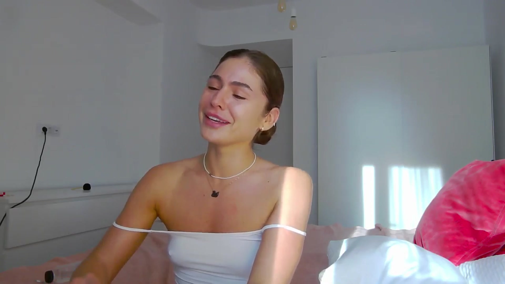Gallery image thumbnail from NaiaaBee's myfreecams stream on, 08/15/2024, 15:38 image 18 of 20