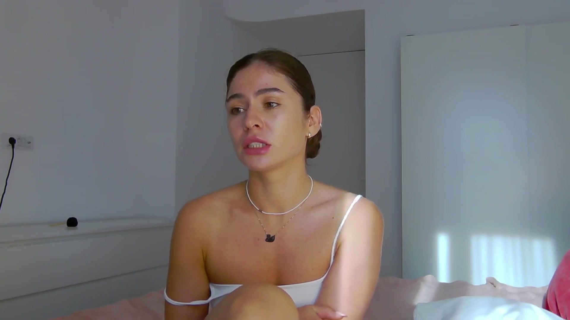 Gallery image thumbnail from NaiaaBee's myfreecams stream on, 08/15/2024, 15:38 image 11 of 20