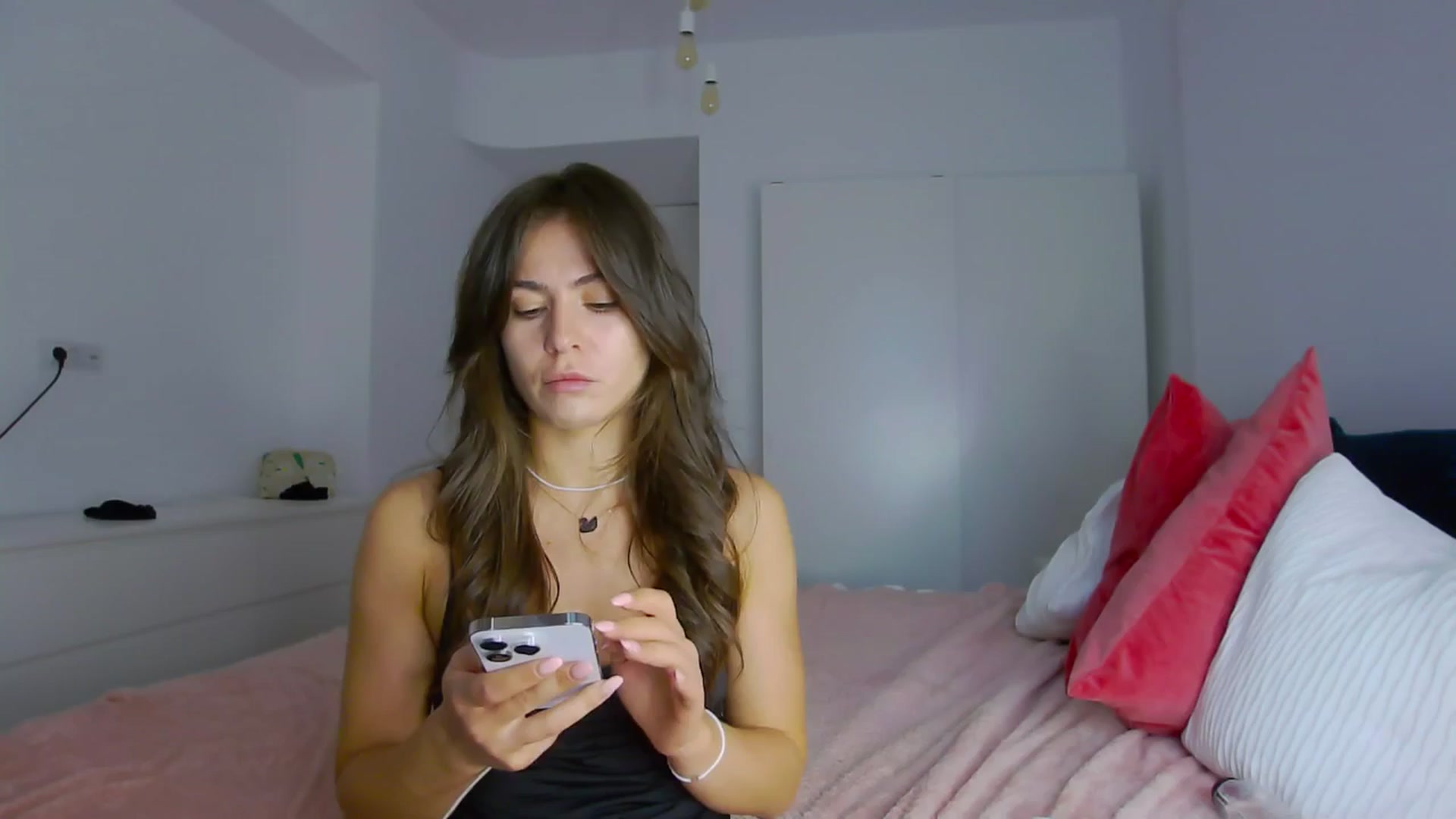 Gallery image thumbnail from NaiaaBee's myfreecams stream on, 08/28/2024, 07:14 image 18 of 20