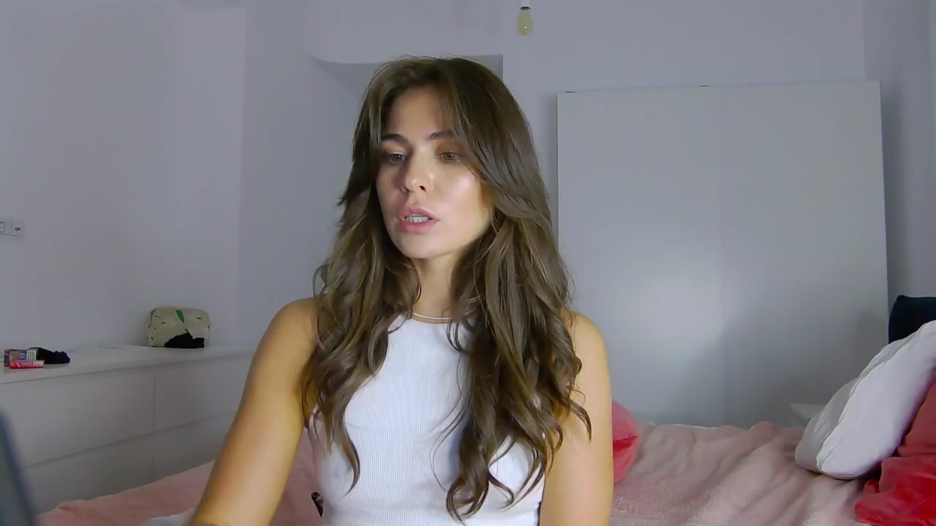 Gallery image thumbnail from NaiaaBee's myfreecams stream on, 08/29/2024, 16:03 image 17 of 20