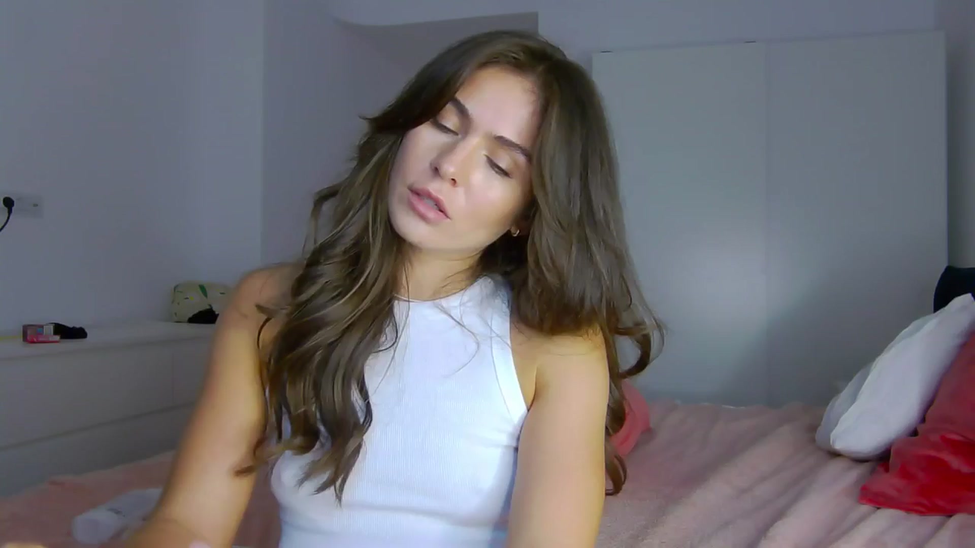 Gallery image thumbnail from NaiaaBee's myfreecams stream on, 08/29/2024, 16:03 image 13 of 20