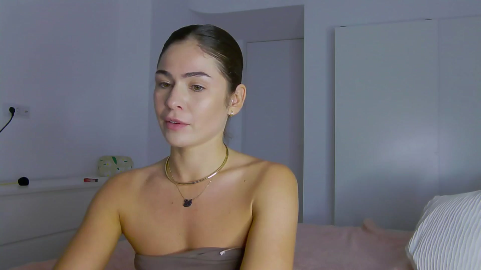 Gallery image thumbnail from NaiaaBee's myfreecams stream on, 09/09/2024, 16:59 image 20 of 20