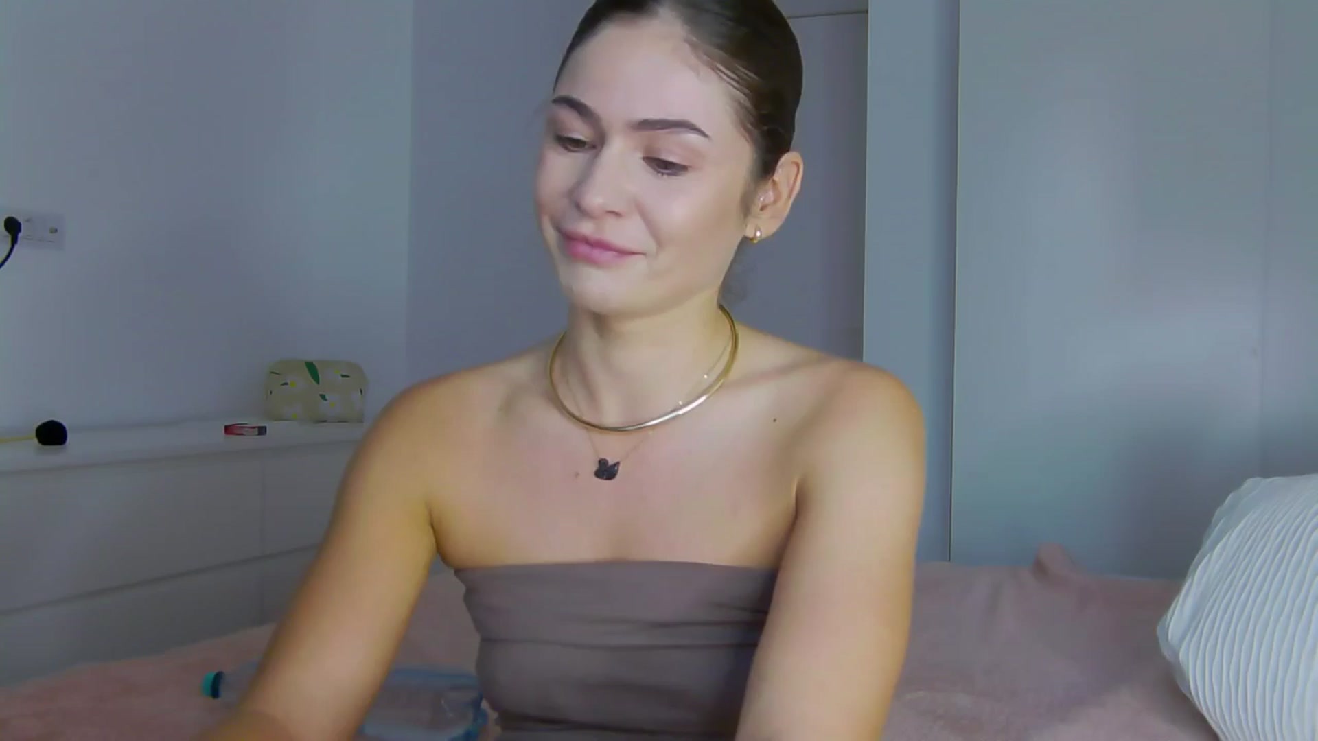 Gallery image thumbnail from NaiaaBee's myfreecams stream on, 09/09/2024, 16:59 image 5 of 20