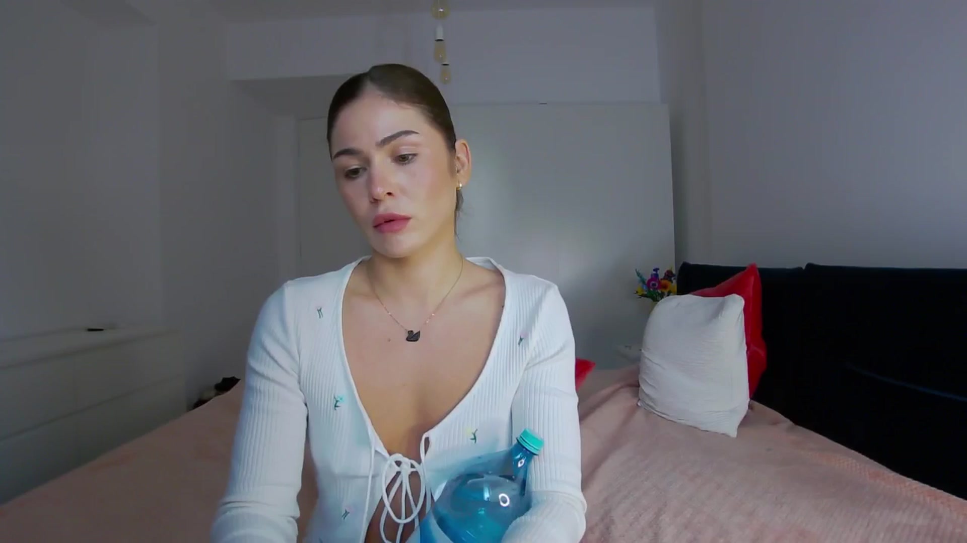 Gallery image thumbnail from NaiaaBee's myfreecams stream on, 10/03/2024, 15:12 image 18 of 20