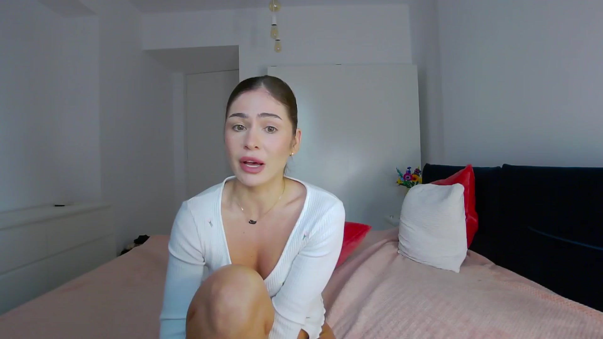 Gallery image thumbnail from NaiaaBee's myfreecams stream on, 10/03/2024, 15:12 image 6 of 20