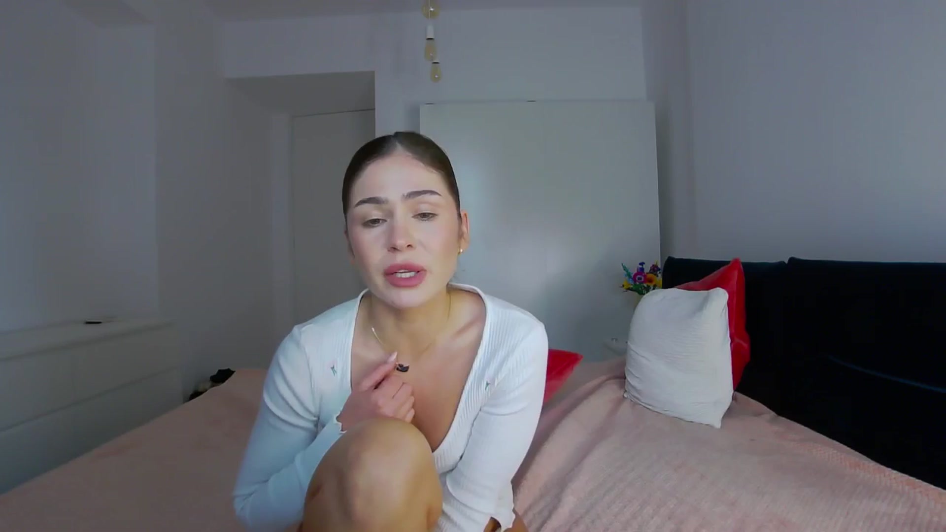 Gallery image thumbnail from NaiaaBee's myfreecams stream on, 10/03/2024, 15:12 image 8 of 20