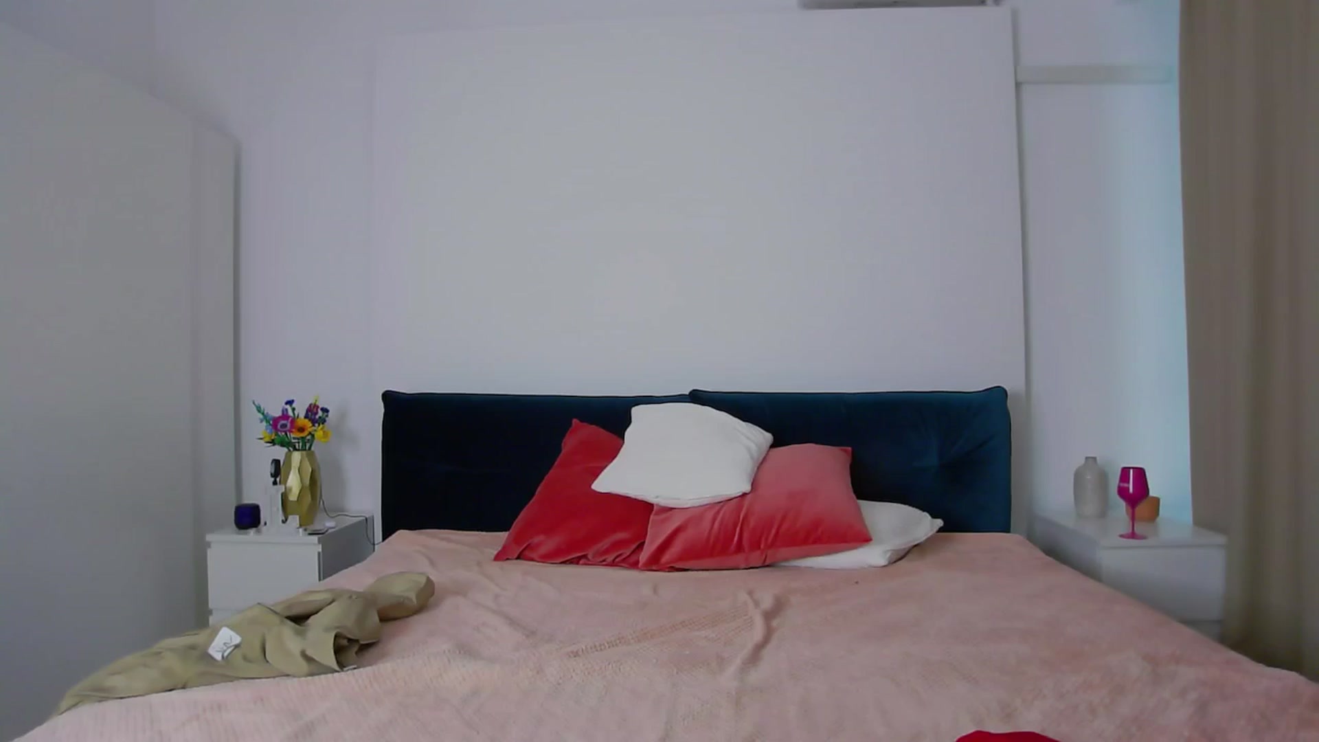Gallery image thumbnail from NaiaaBee's myfreecams stream on, 10/14/2024, 17:39 image 2 of 20