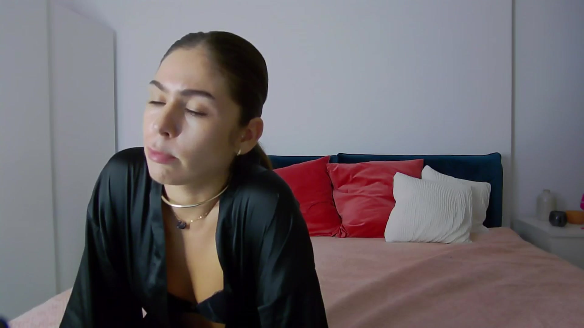 Gallery image thumbnail from NaiaaBee's myfreecams stream on, 10/15/2024, 17:24 image 7 of 20