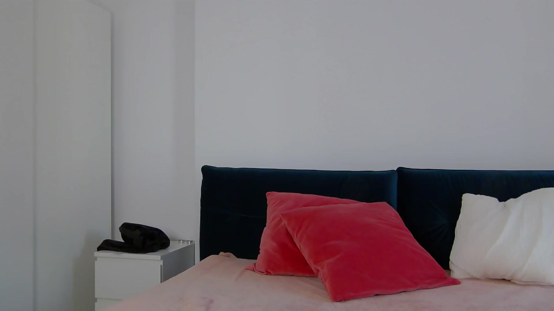 Gallery image thumbnail from NaiaaBee's myfreecams stream on, 10/22/2024, 07:03 image 16 of 20