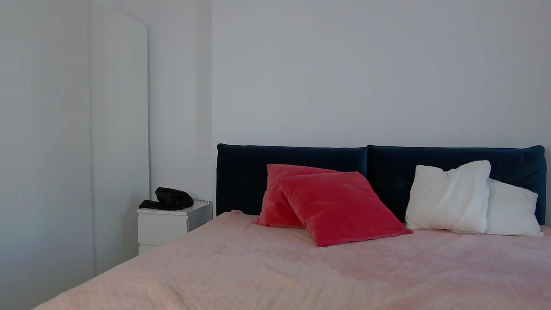 Gallery image thumbnail from NaiaaBee's myfreecams stream on, 10/22/2024, 07:03 image 18 of 20
