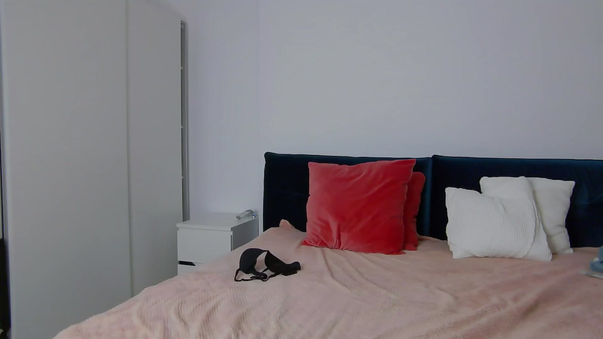 Gallery image thumbnail from NaiaaBee's myfreecams stream on, 10/28/2024, 18:02 image 10 of 20