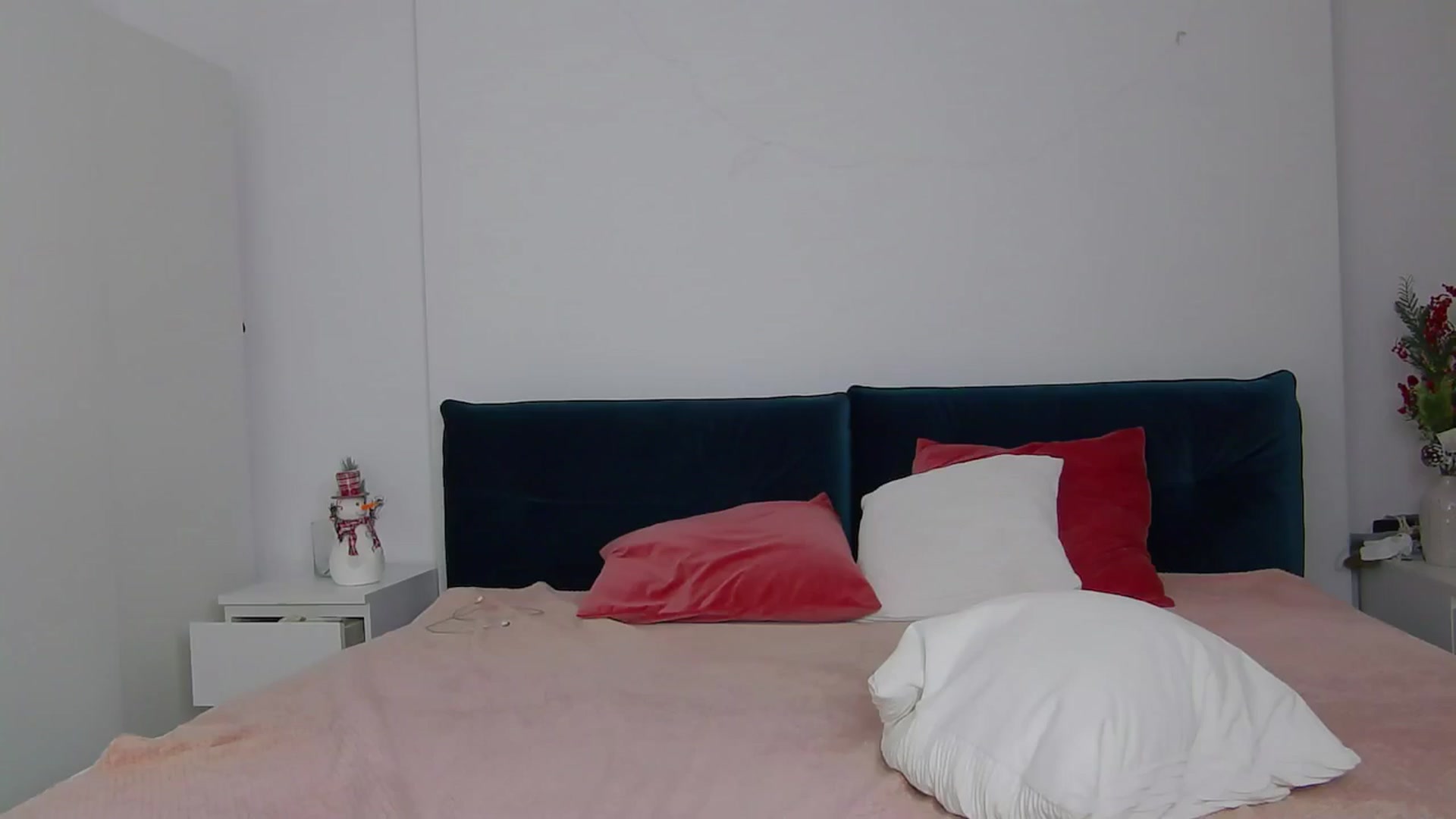 Gallery image thumbnail from NaiaaBee's myfreecams stream on, 12/10/2024, 14:45 image 1 of 20