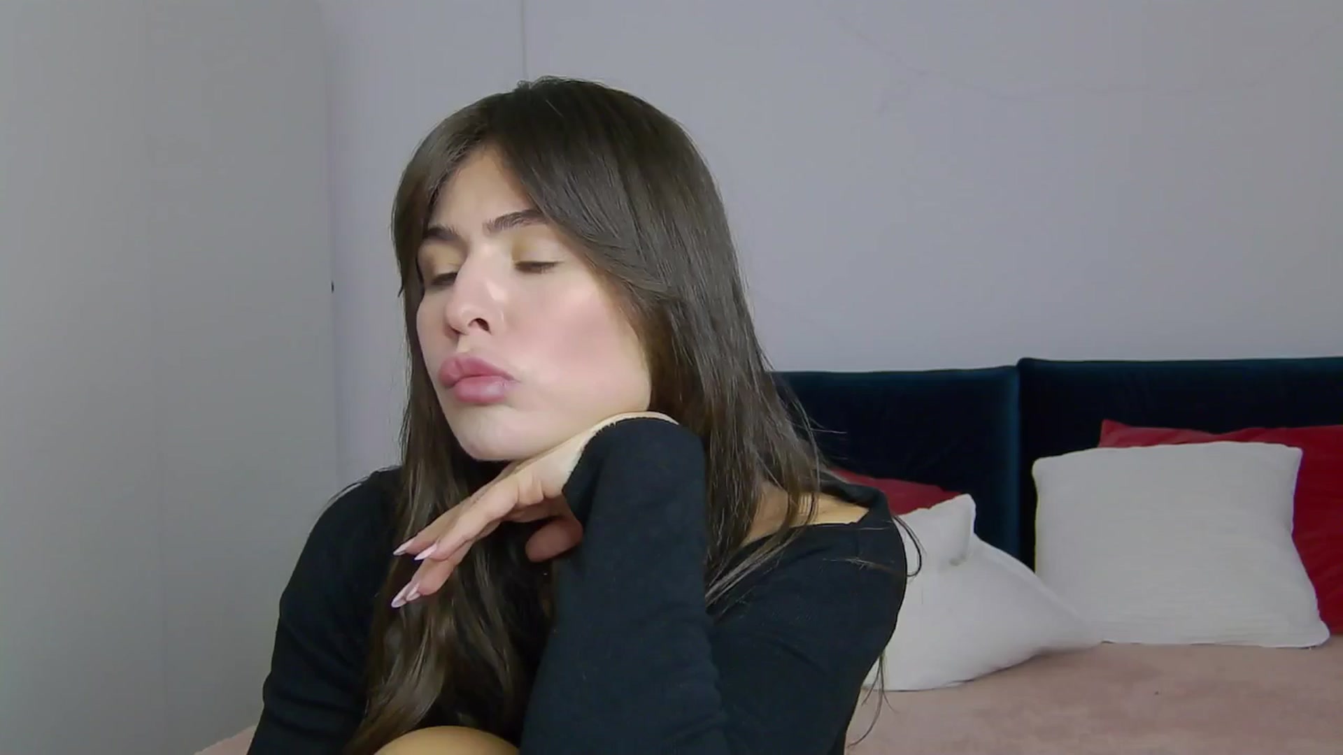 Gallery image thumbnail from NaiaaBee's myfreecams stream on, 12/13/2024, 16:59 image 6 of 20