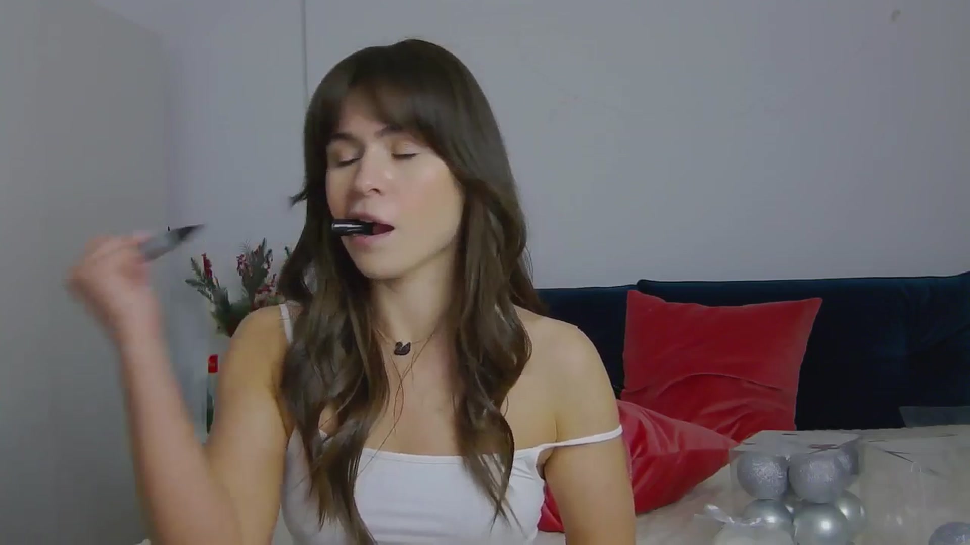 Gallery image thumbnail from NaiaaBee's myfreecams stream on, 12/16/2024, 18:34 image 8 of 20