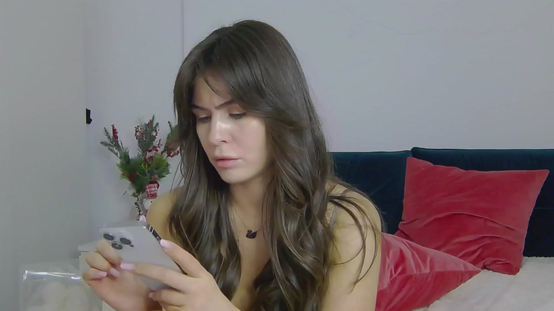 Gallery image thumbnail from NaiaaBee's myfreecams stream on, 12/17/2024, 14:06 image 16 of 20
