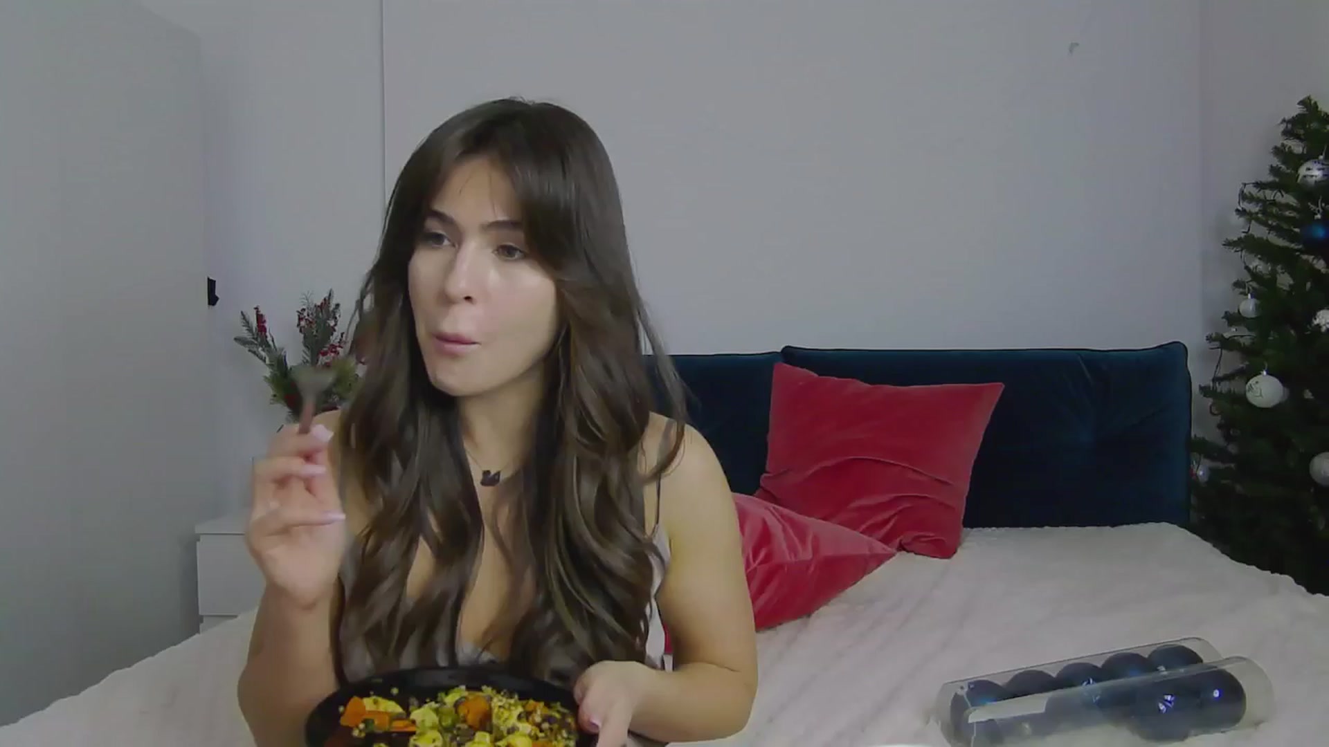 Gallery image thumbnail from NaiaaBee's myfreecams stream on, 12/17/2024, 14:06 image 8 of 20