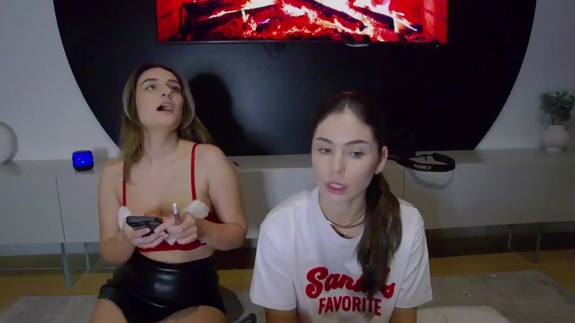 Gallery image thumbnail from NaiaaBee's myfreecams stream on, 12/21/2024, 18:25 image 17 of 20