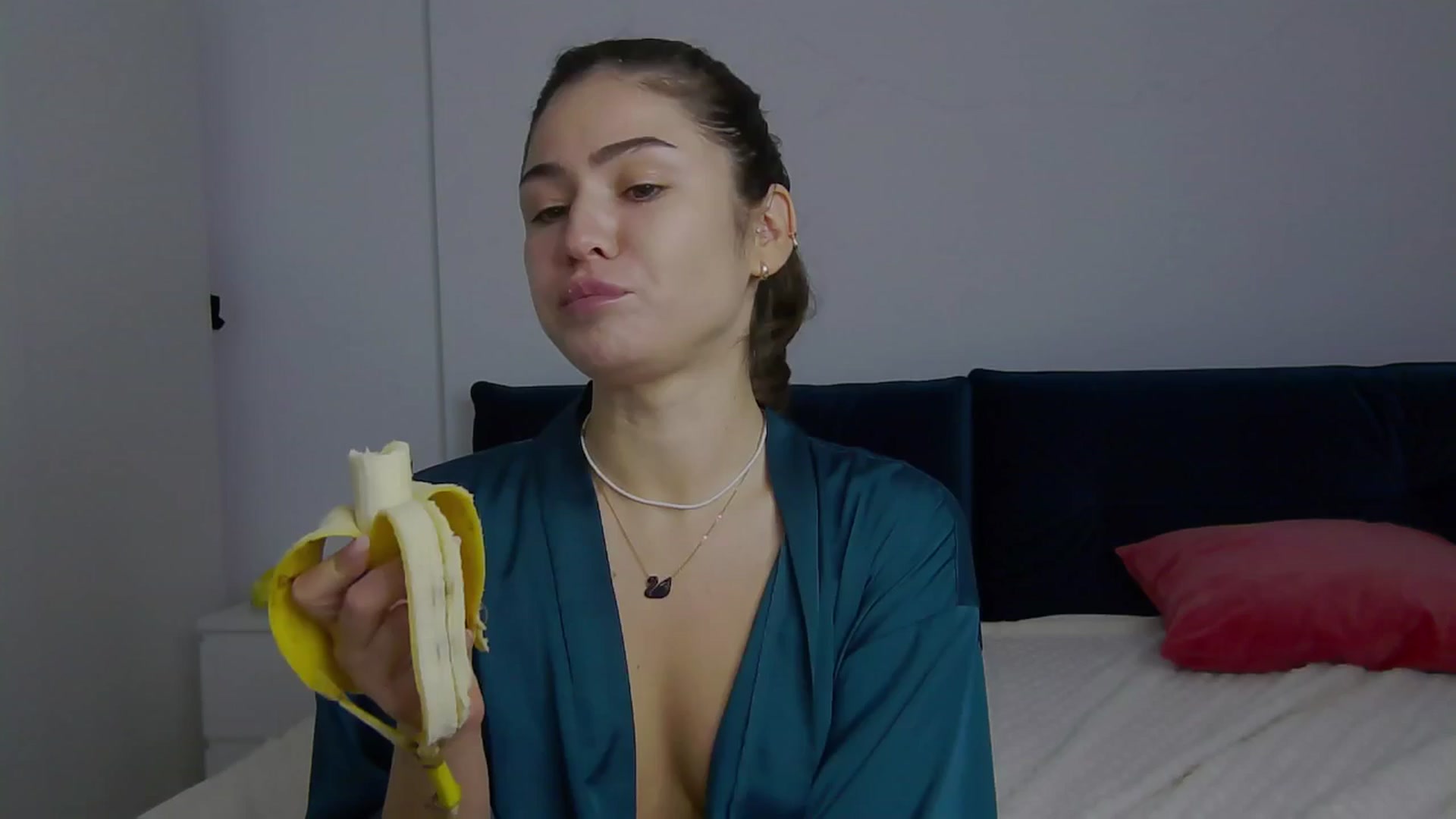 Gallery image thumbnail from NaiaaBee's myfreecams stream on, 12/28/2024, 07:28 image 4 of 20