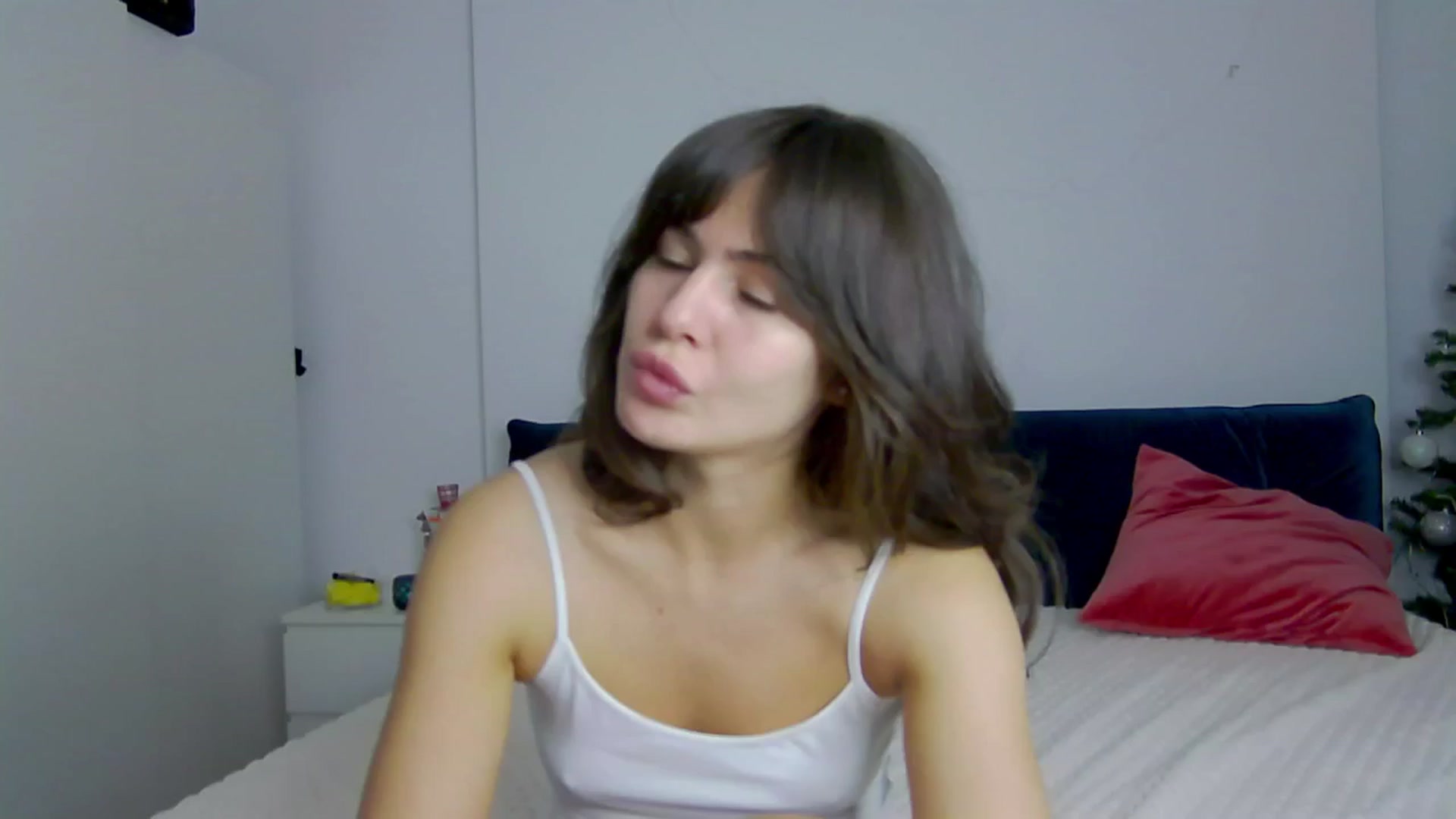 Gallery image thumbnail from NaiaaBee's myfreecams stream on, 12/31/2024, 07:01 image 9 of 20