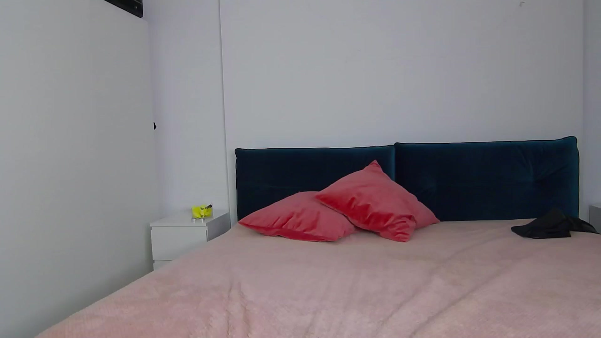 Gallery image thumbnail from NaiaaBee's myfreecams stream on, 01/16/2025, 15:03 image 10 of 20