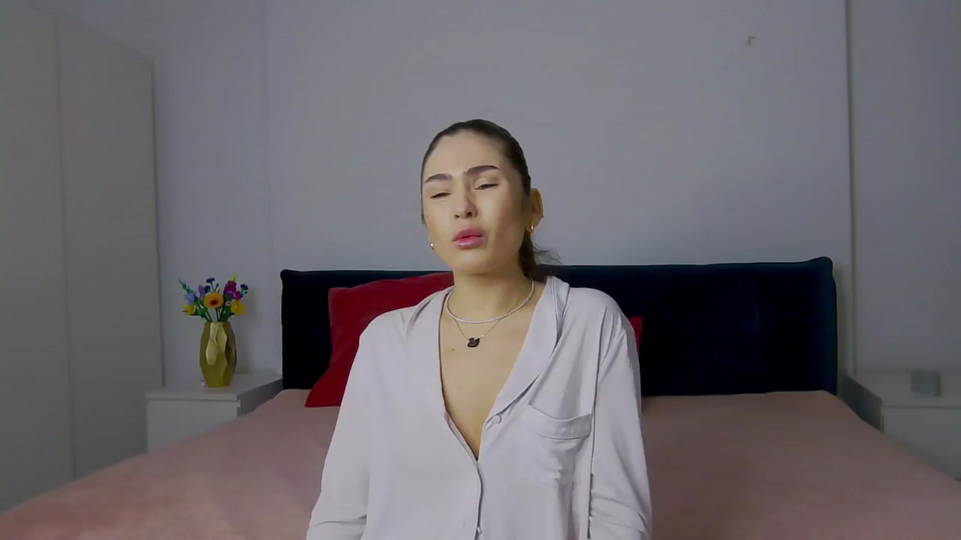 Gallery image thumbnail from NaiaaBee's myfreecams stream on, 02/14/2025, 21:08 image 9 of 20