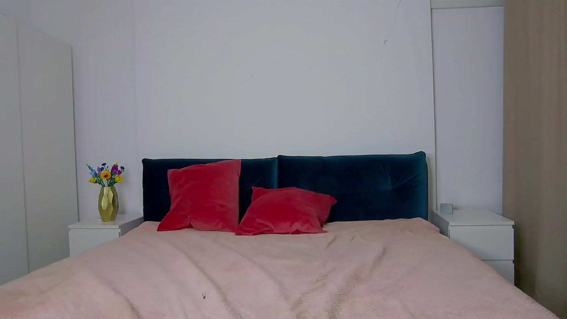 Gallery image thumbnail from NaiaaBee's myfreecams stream on, 02/14/2025, 22:29 image 16 of 20