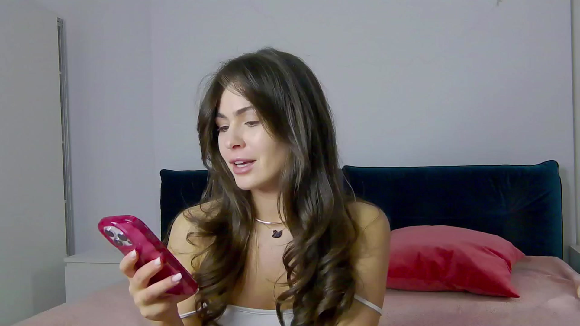 Gallery image thumbnail from NaiaaBee's myfreecams stream on, 03/12/2025, 16:37 image 9 of 20