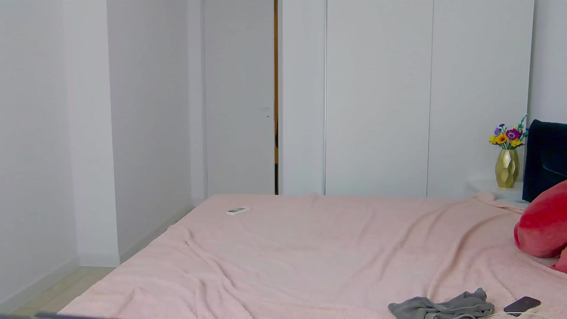 Gallery image thumbnail from NaiaaBee's myfreecams stream on, 04/01/2025, 13:33 image 5 of 20