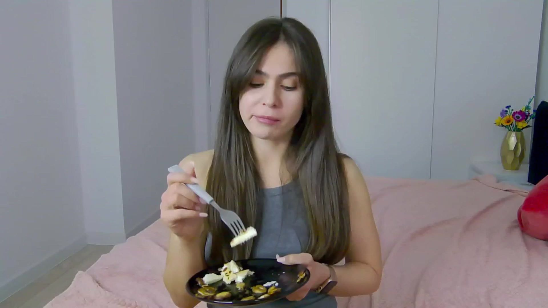 Gallery image thumbnail from NaiaaBee's myfreecams stream on, 04/01/2025, 13:33 image 18 of 20