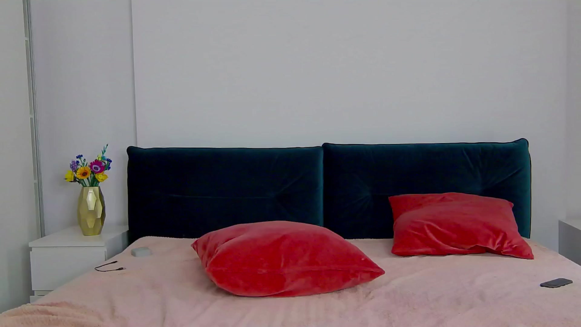 Gallery image thumbnail from NaiaaBee's myfreecams stream on, 04/23/2025, 06:47 image 16 of 20