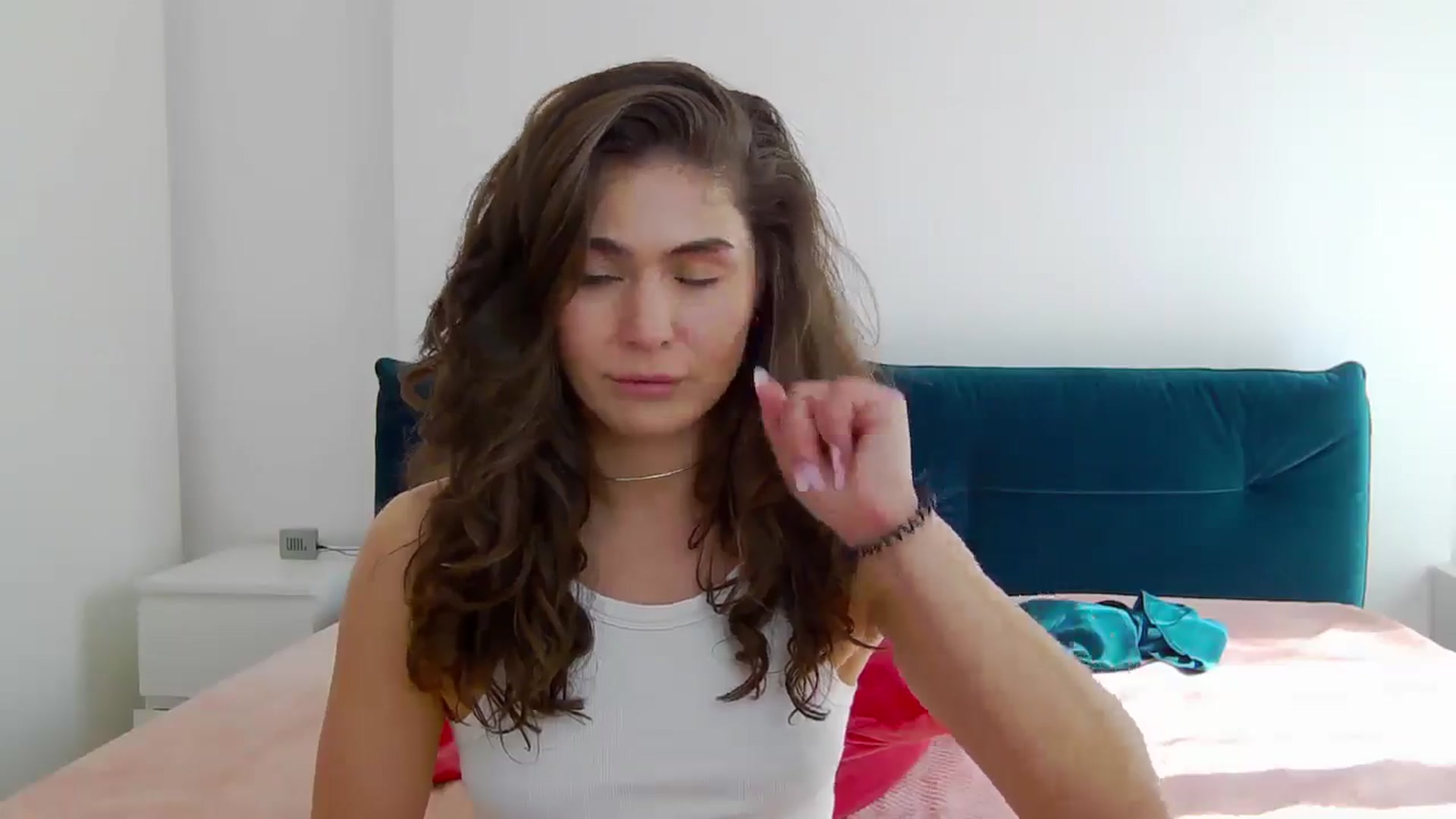 Gallery image thumbnail from NaiaaBee's myfreecams stream on, 05/13/2025, 14:13 image 5 of 20