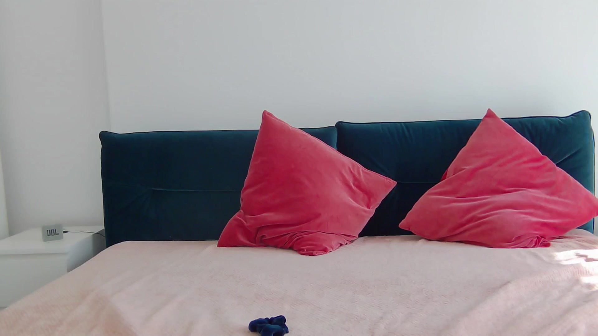 Gallery image thumbnail from NaiaaBee's myfreecams stream on, 06/17/2025, 14:59 image 6 of 20
