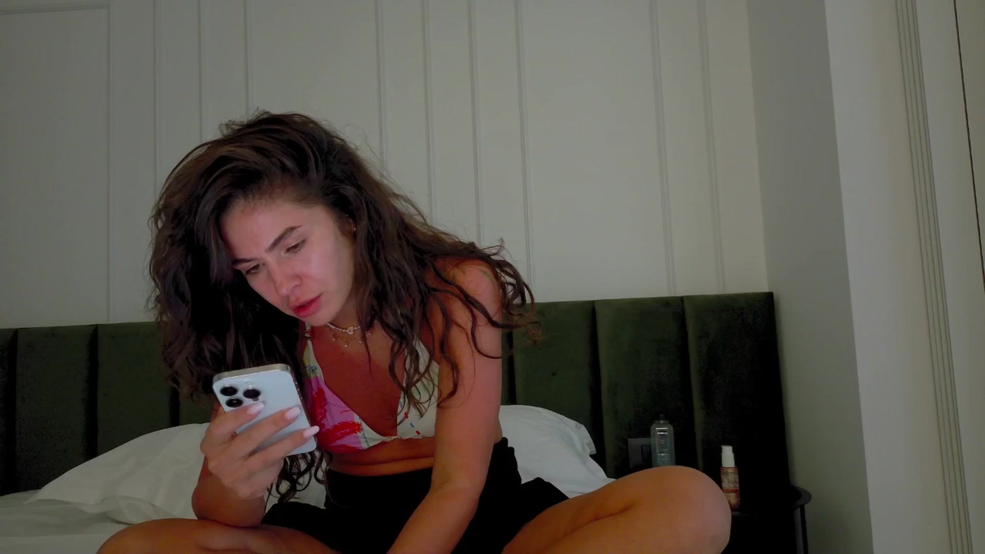 Gallery image thumbnail from NaiaaBee's myfreecams stream on, 07/04/2025, 18:15 image 17 of 20