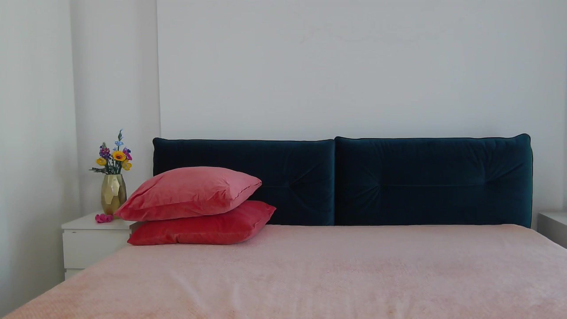 Gallery image thumbnail from NaiaaBee's myfreecams stream on, 07/20/2025, 07:12 image 7 of 20