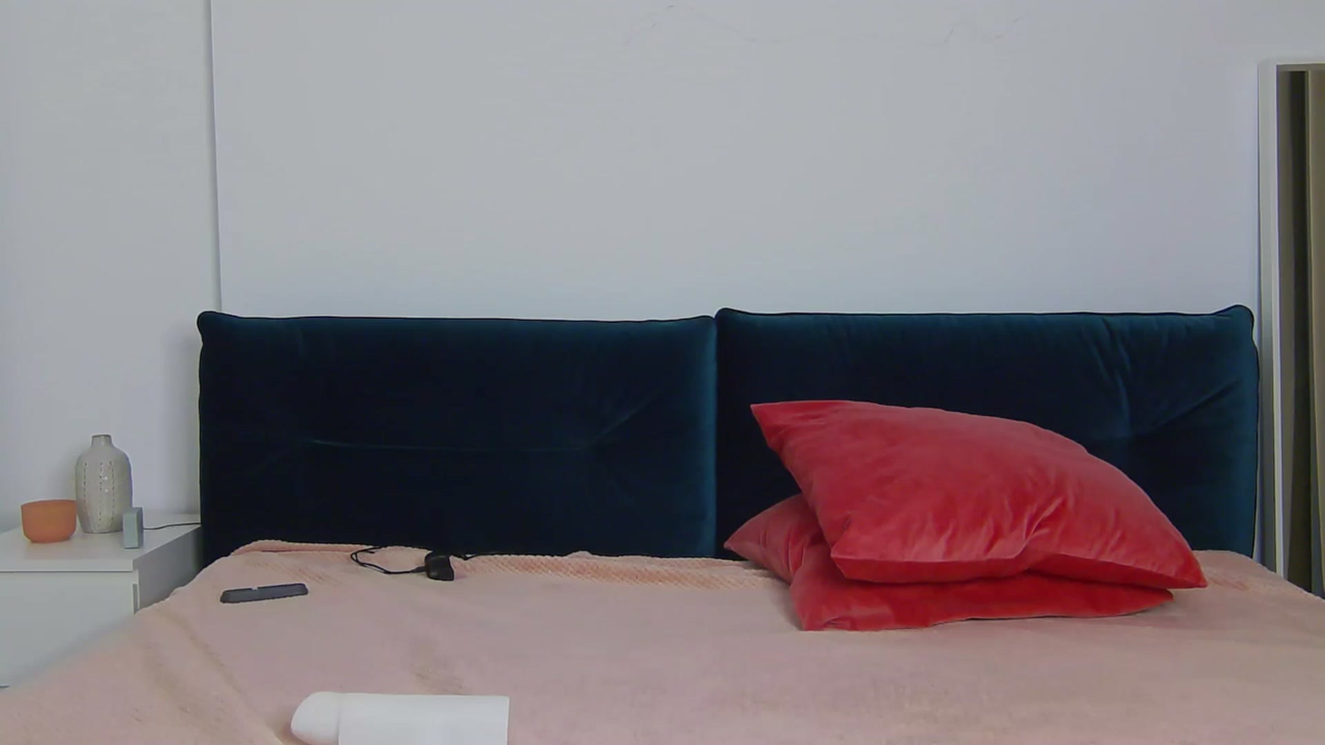 Gallery image thumbnail from NaiaaBee's myfreecams stream on, 08/22/2025, 17:23 image 18 of 20