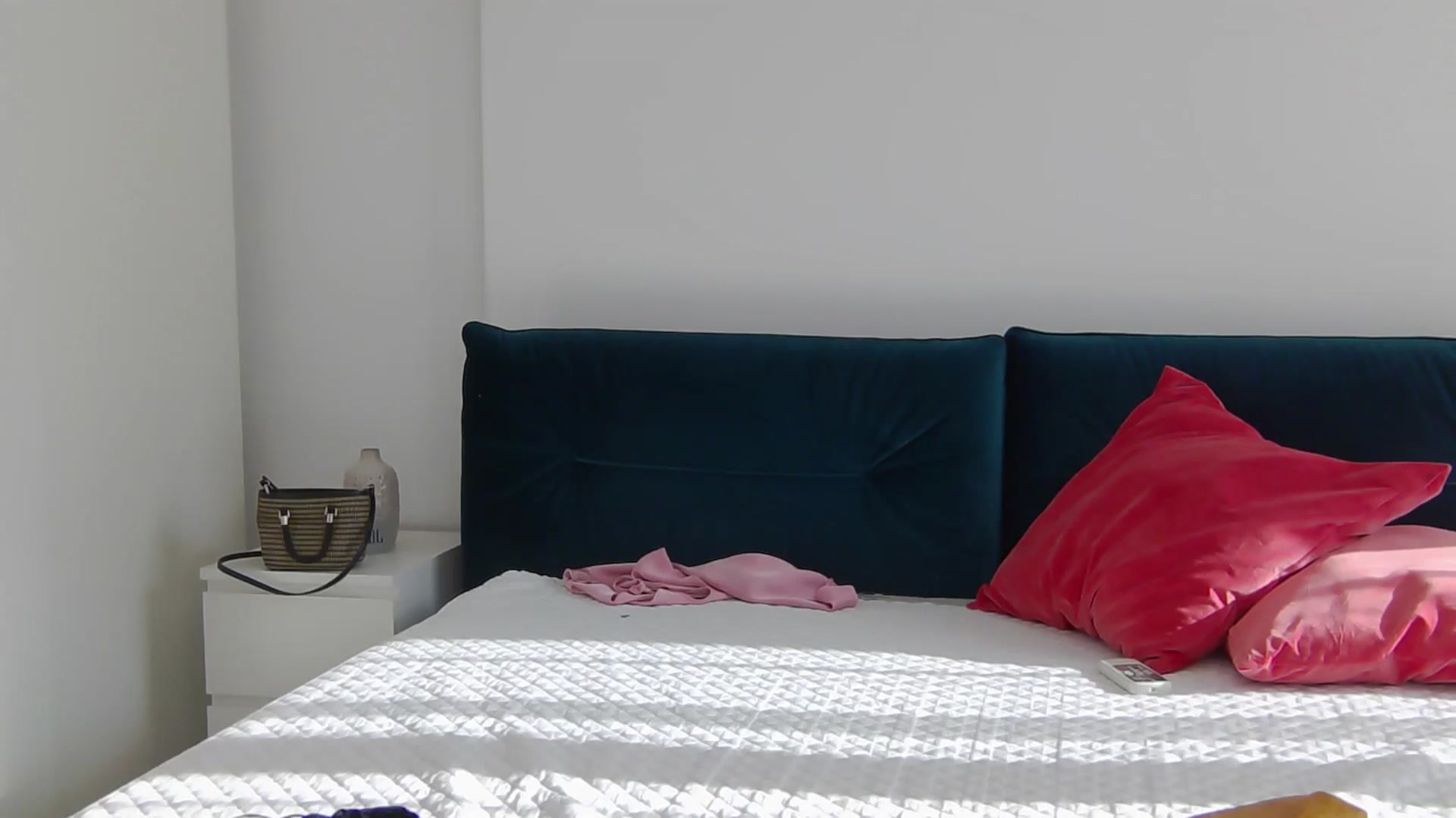 Gallery image thumbnail from NaiaaBee's myfreecams stream on, 08/25/2025, 15:13 image 17 of 20