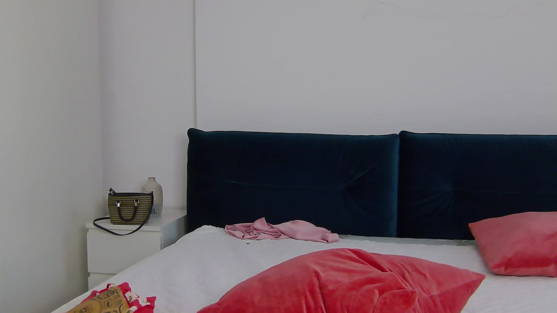 Gallery image thumbnail from NaiaaBee's myfreecams stream on, 08/25/2025, 16:46 image 18 of 20