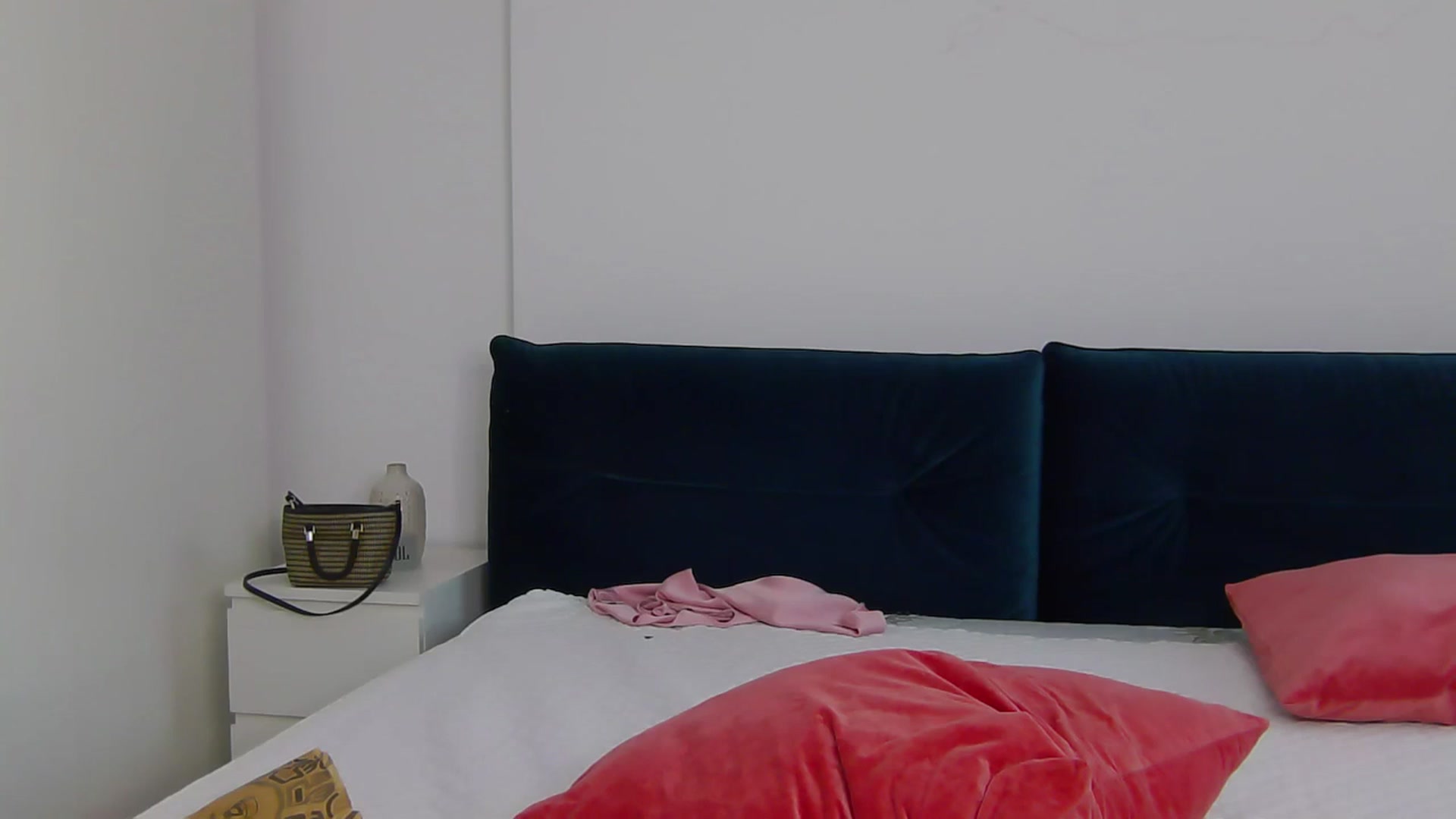 Gallery image thumbnail from NaiaaBee's myfreecams stream on, 08/25/2025, 16:46 image 17 of 20