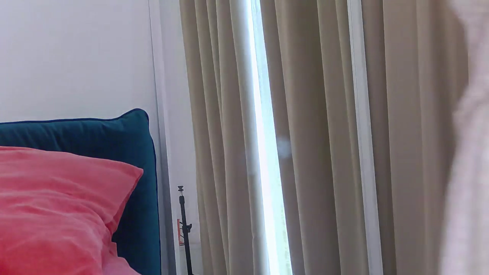 Gallery image thumbnail from NaiaaBee's myfreecams stream on, 08/28/2025, 16:29 image 10 of 20