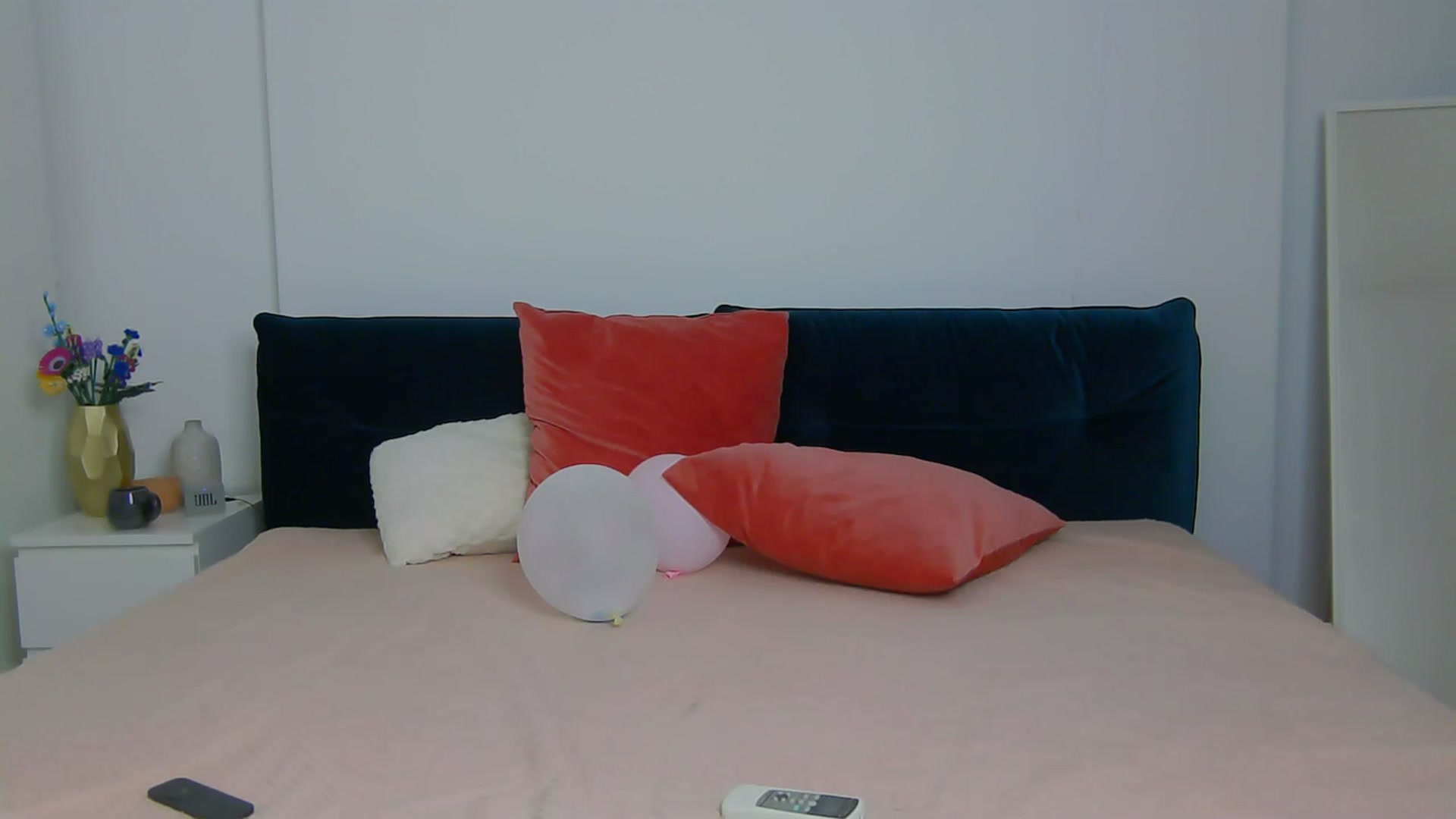 Gallery image thumbnail from NaiaaBee's myfreecams stream on, 09/25/2025, 16:35 image 8 of 20