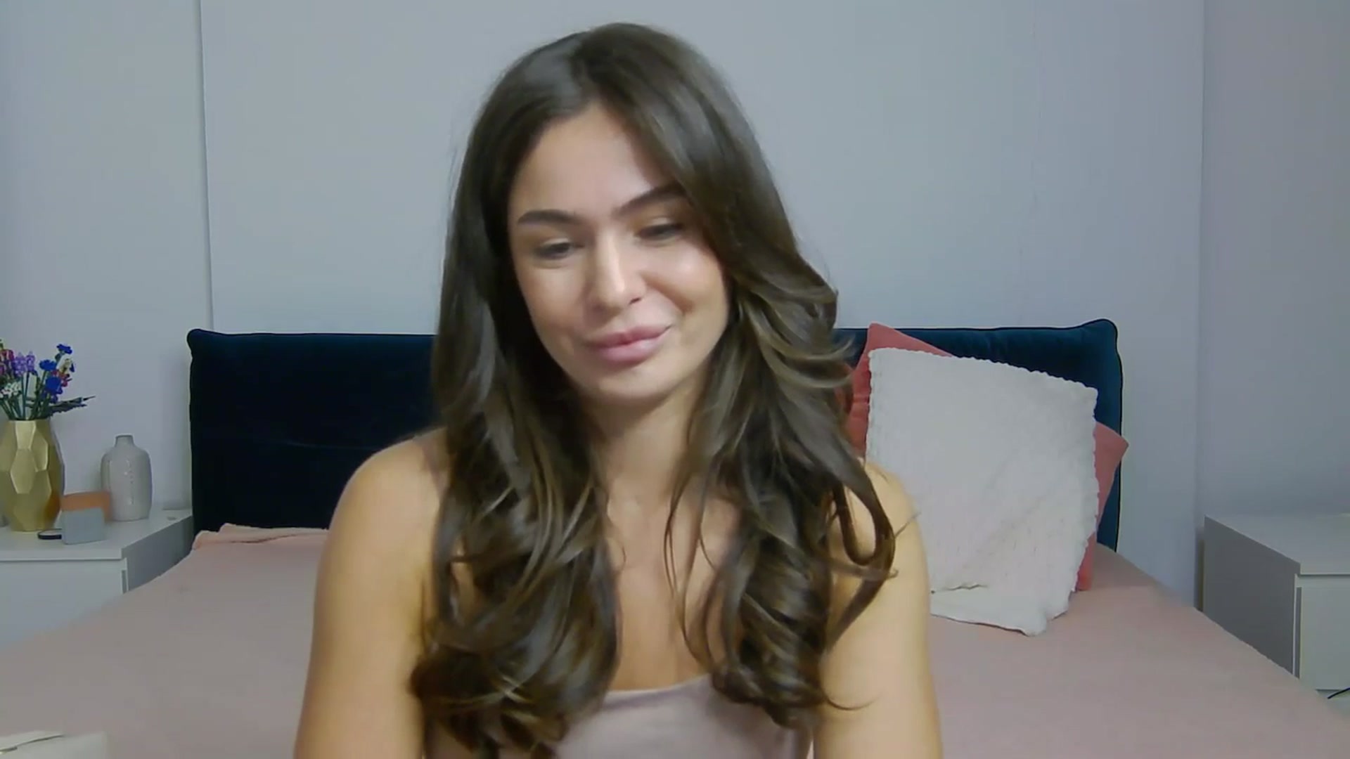 Gallery image thumbnail from NaiaaBee's myfreecams stream on, 09/27/2025, 17:21 image 7 of 20