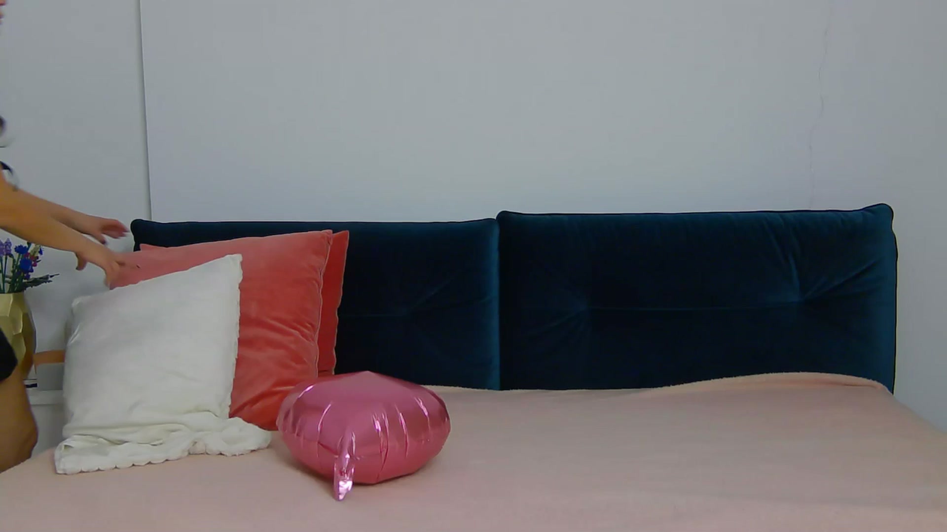 Gallery image thumbnail from NaiaaBee's myfreecams stream on, 09/29/2025, 17:24 image 3 of 20