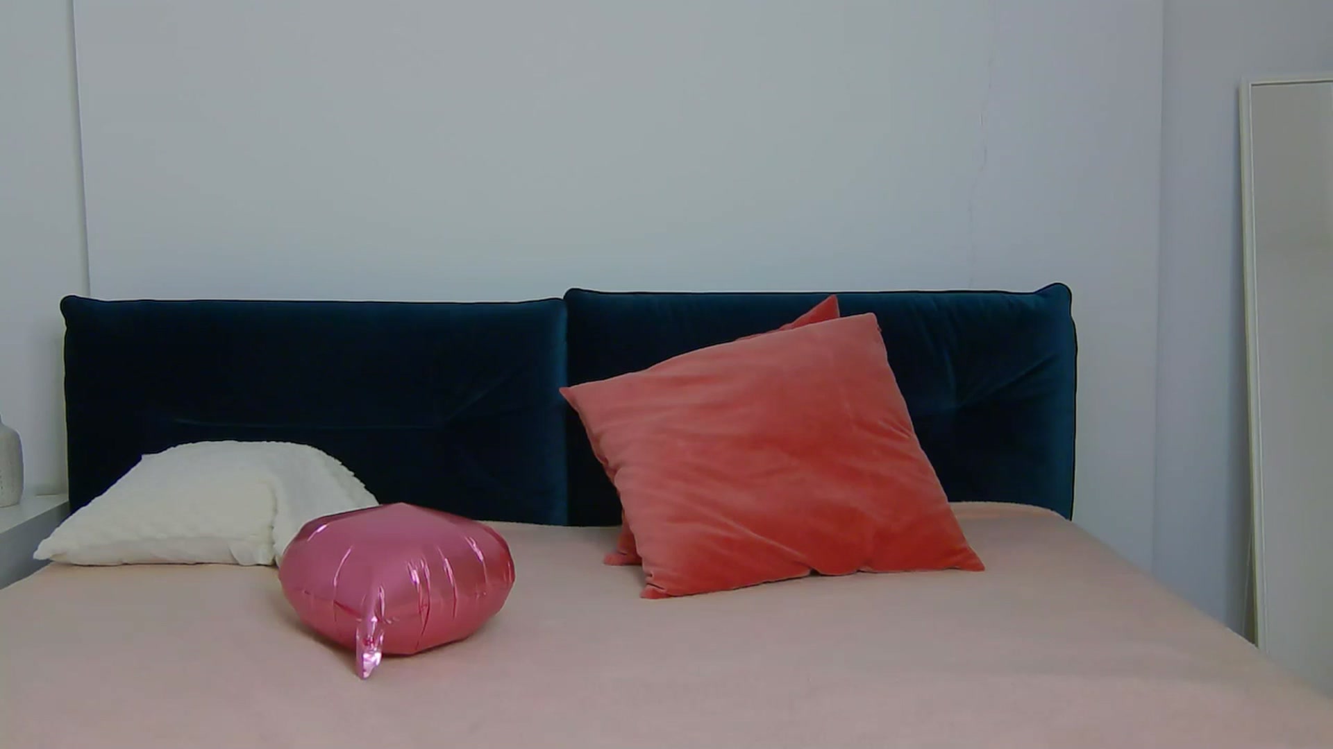 Gallery image thumbnail from NaiaaBee's myfreecams stream on, 09/29/2025, 17:24 image 8 of 20
