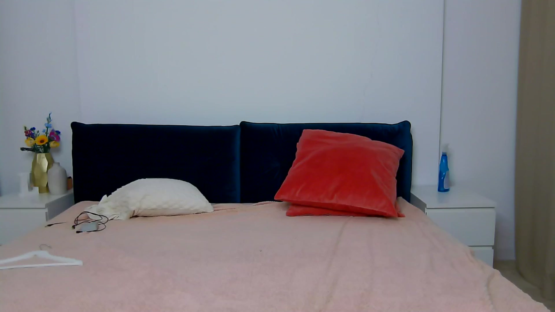 Gallery image thumbnail from NaiaaBee's myfreecams stream on, 11/17/2025, 18:18 image 18 of 20